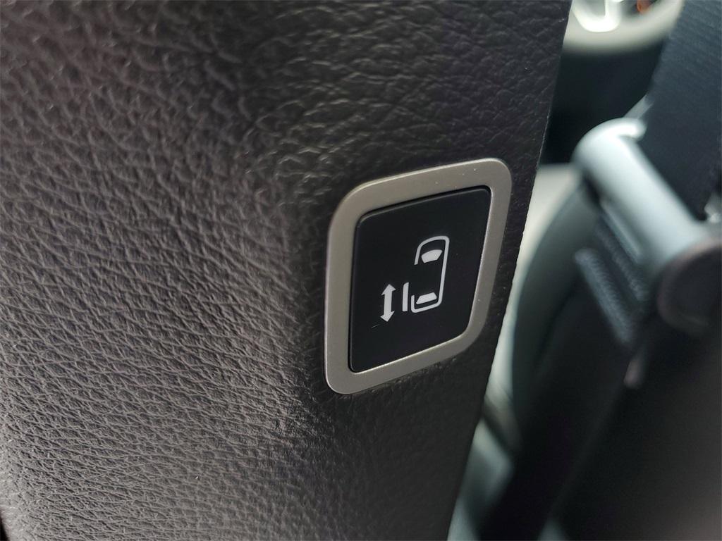 new 2025 Chrysler Pacifica car, priced at $40,243