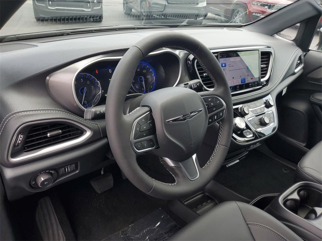 new 2025 Chrysler Pacifica car, priced at $40,243