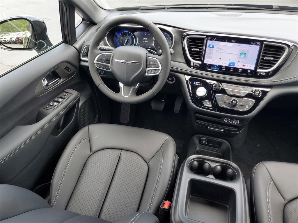 new 2025 Chrysler Pacifica car, priced at $40,243