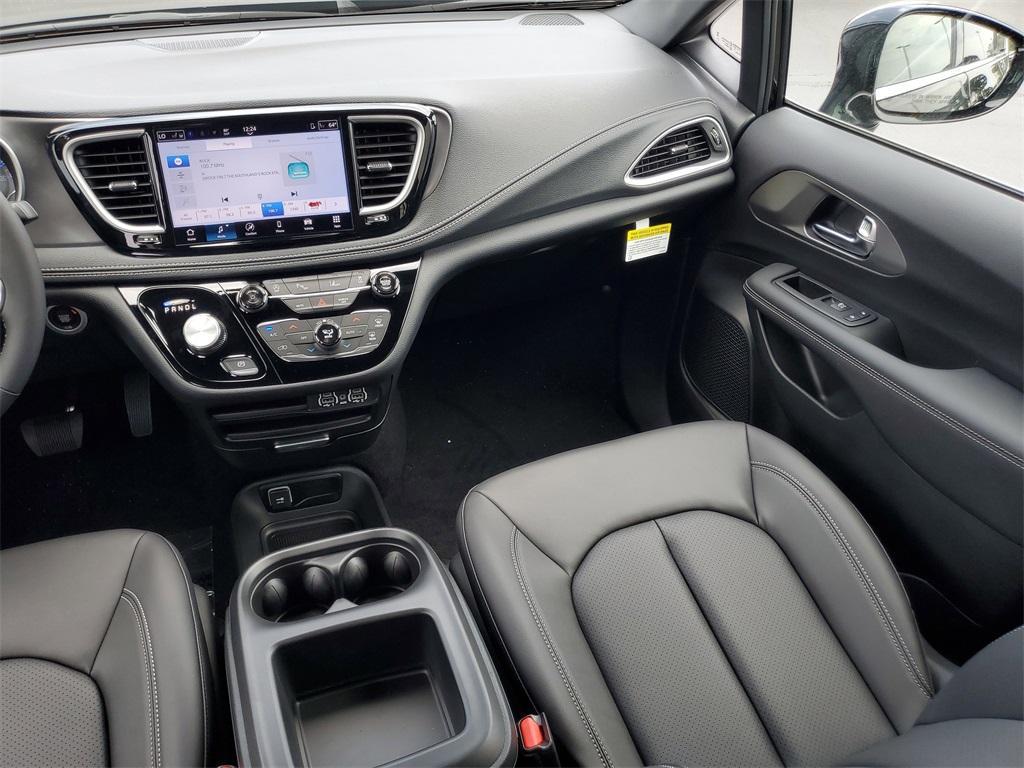 new 2025 Chrysler Pacifica car, priced at $40,243