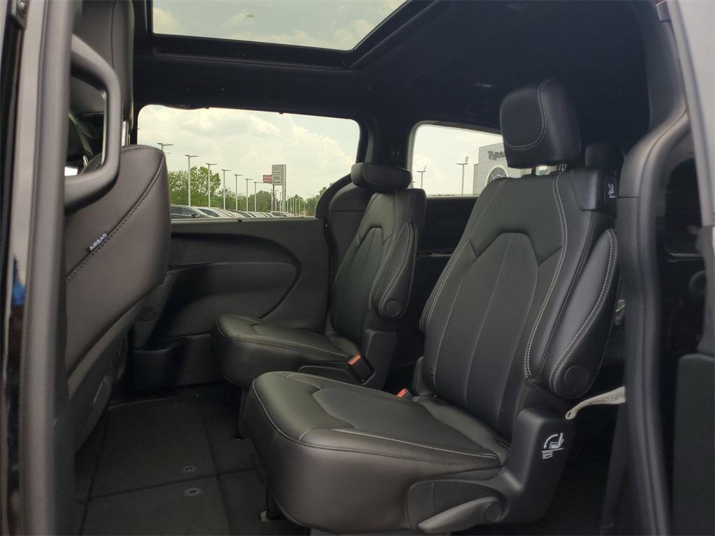 new 2025 Chrysler Pacifica car, priced at $40,243