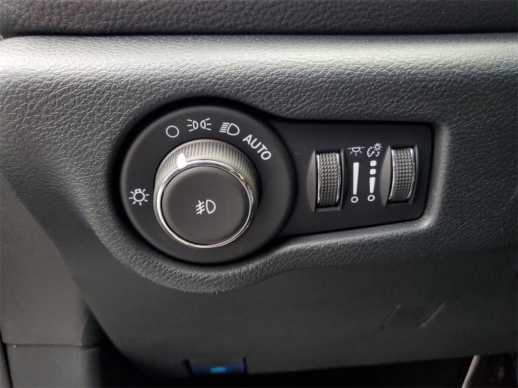 new 2025 Chrysler Pacifica car, priced at $40,243