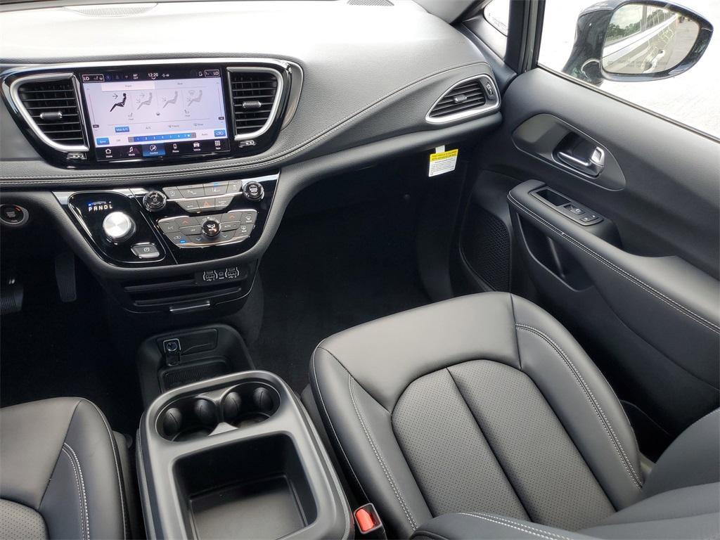 new 2025 Chrysler Pacifica car, priced at $41,087