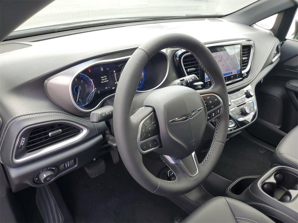 new 2025 Chrysler Pacifica car, priced at $41,087