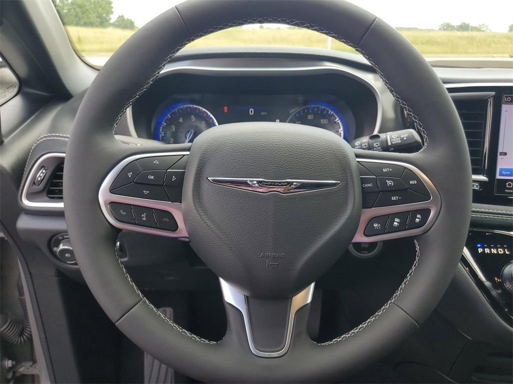 new 2025 Chrysler Pacifica car, priced at $41,087