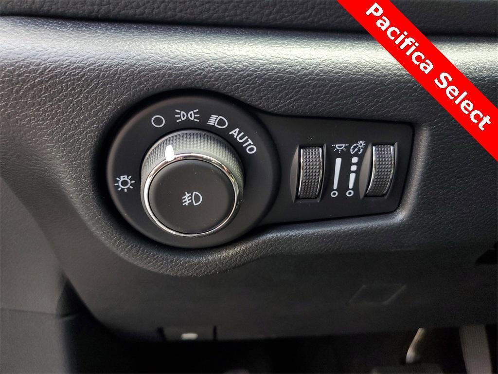 new 2025 Chrysler Pacifica car, priced at $39,587