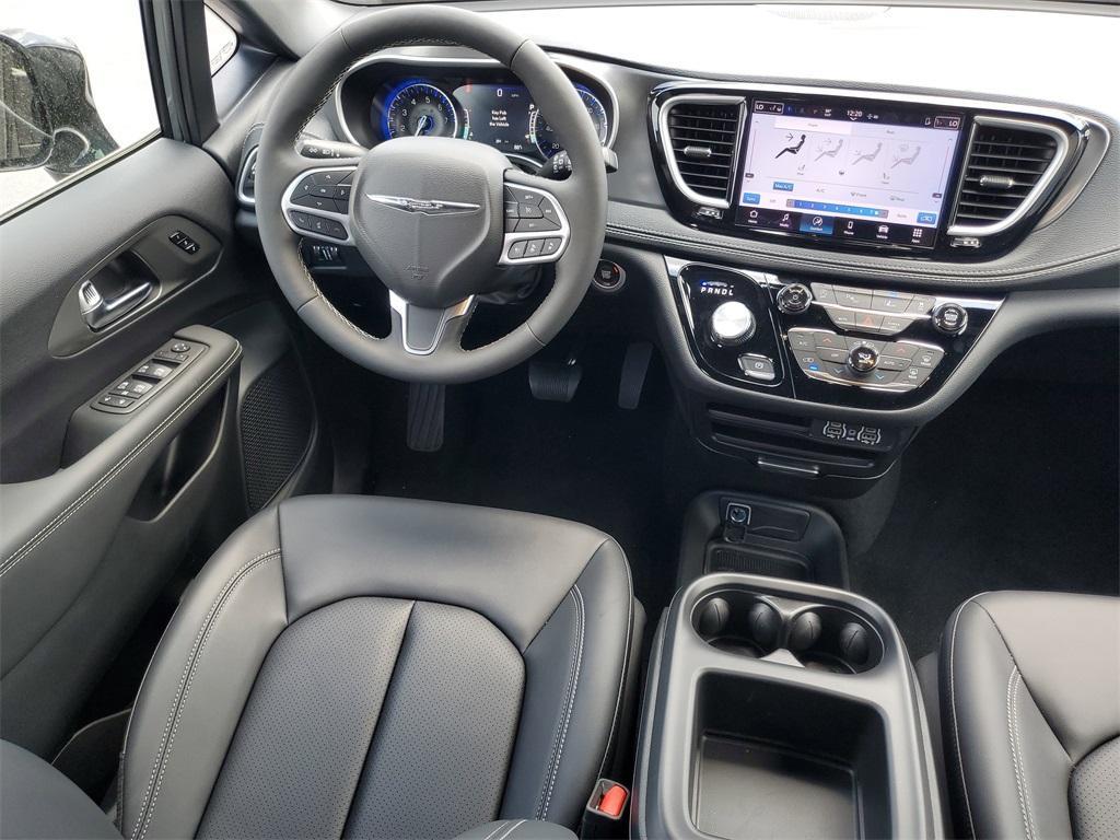 new 2025 Chrysler Pacifica car, priced at $41,087
