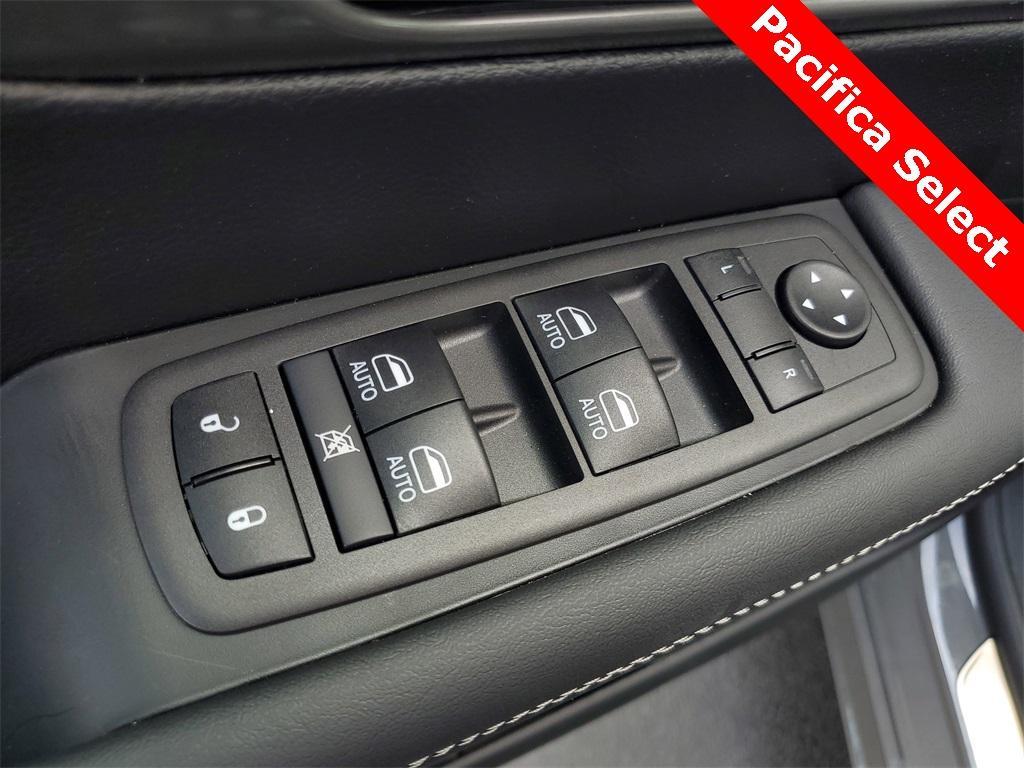 new 2025 Chrysler Pacifica car, priced at $39,587