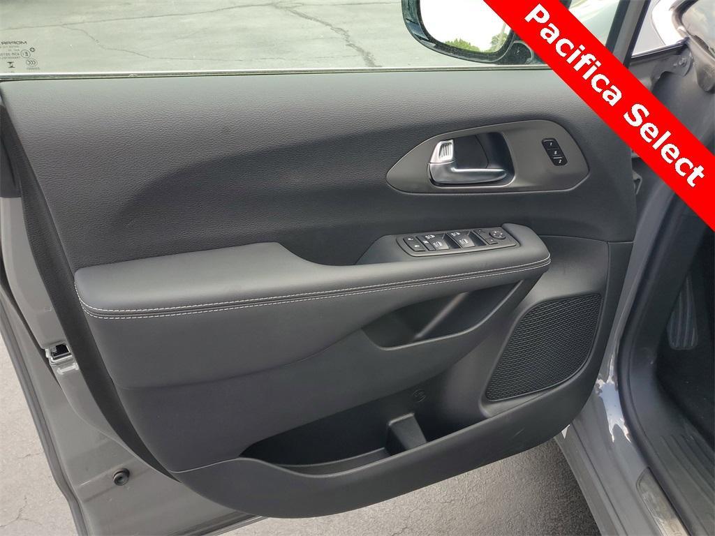 new 2025 Chrysler Pacifica car, priced at $39,587