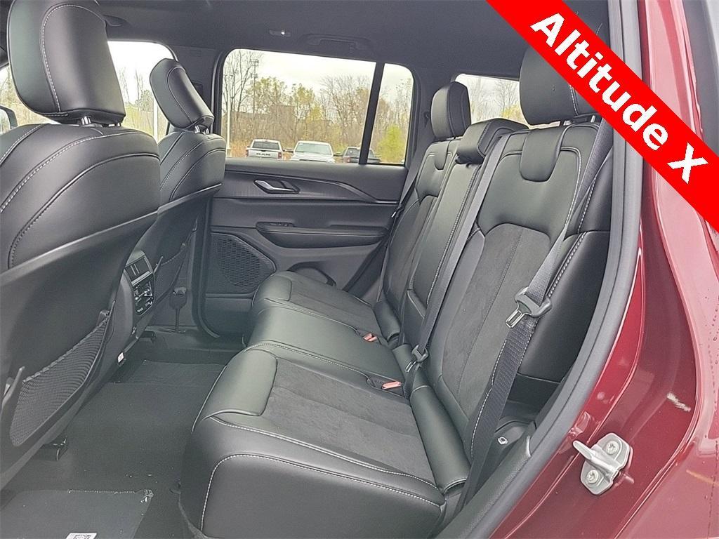 new 2025 Jeep Grand Cherokee car, priced at $40,599