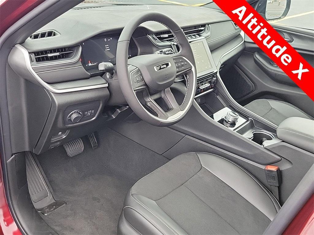new 2025 Jeep Grand Cherokee car, priced at $40,599