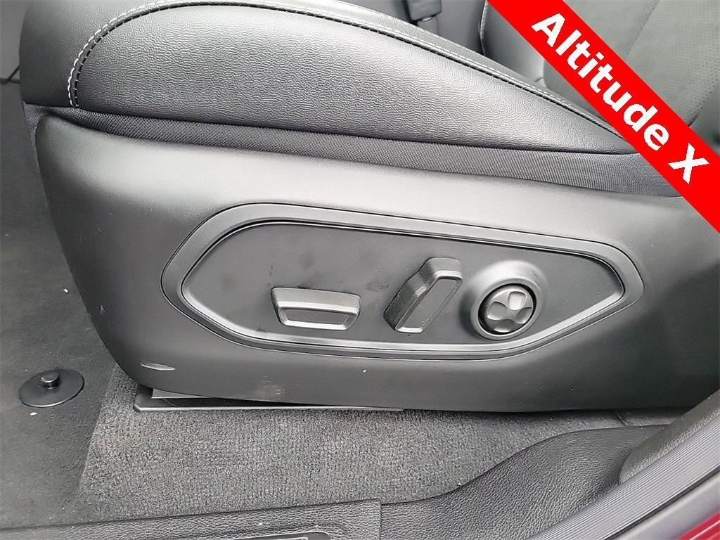 new 2025 Jeep Grand Cherokee car, priced at $40,599