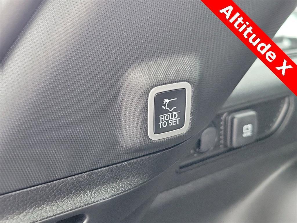 new 2025 Jeep Grand Cherokee car, priced at $40,599