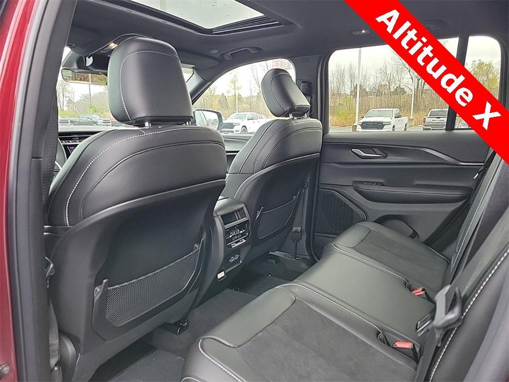new 2025 Jeep Grand Cherokee car, priced at $40,599