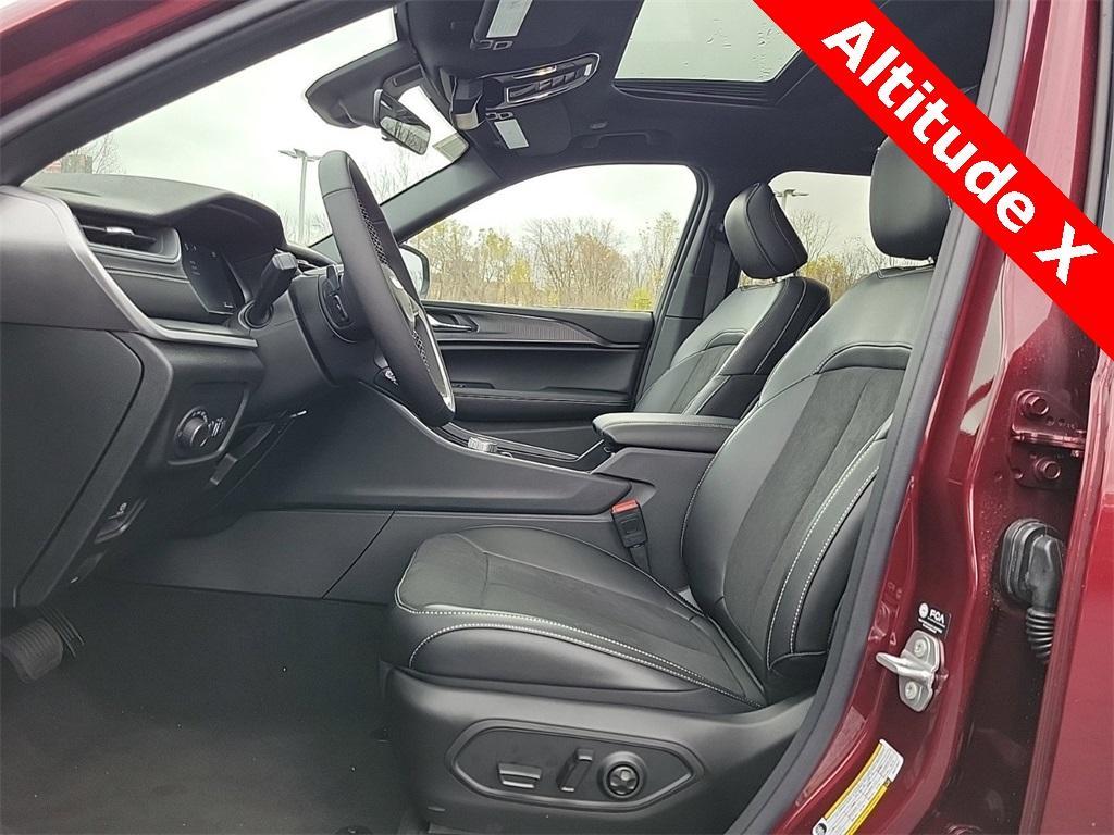 new 2025 Jeep Grand Cherokee car, priced at $40,599