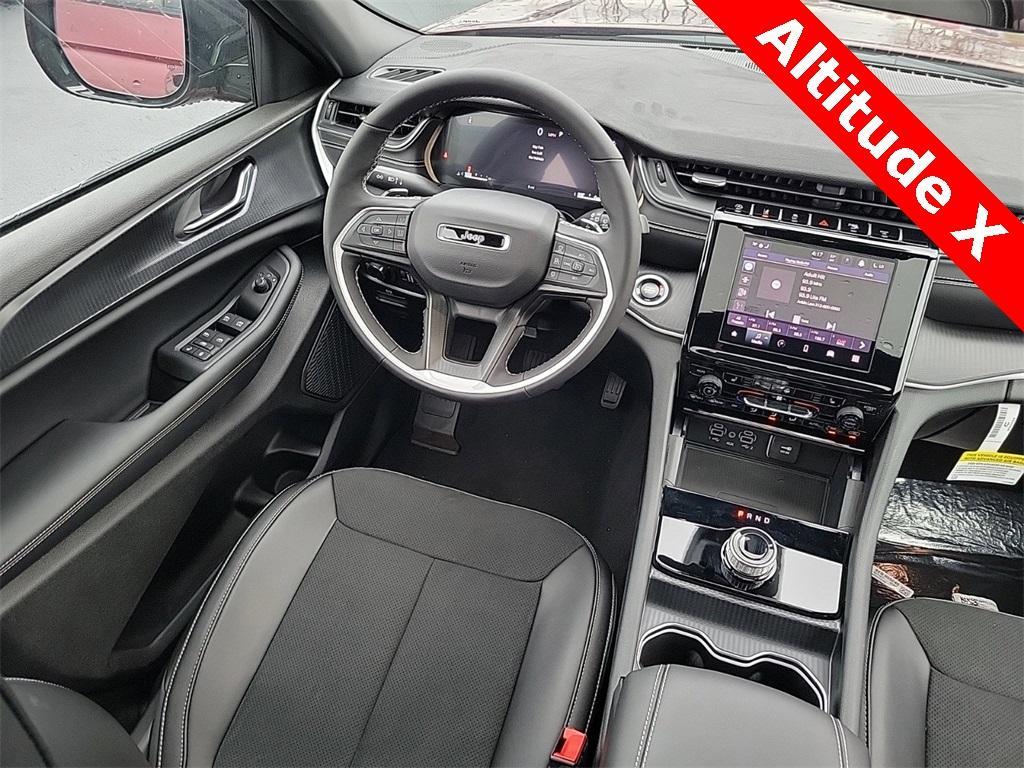 new 2025 Jeep Grand Cherokee car, priced at $40,599