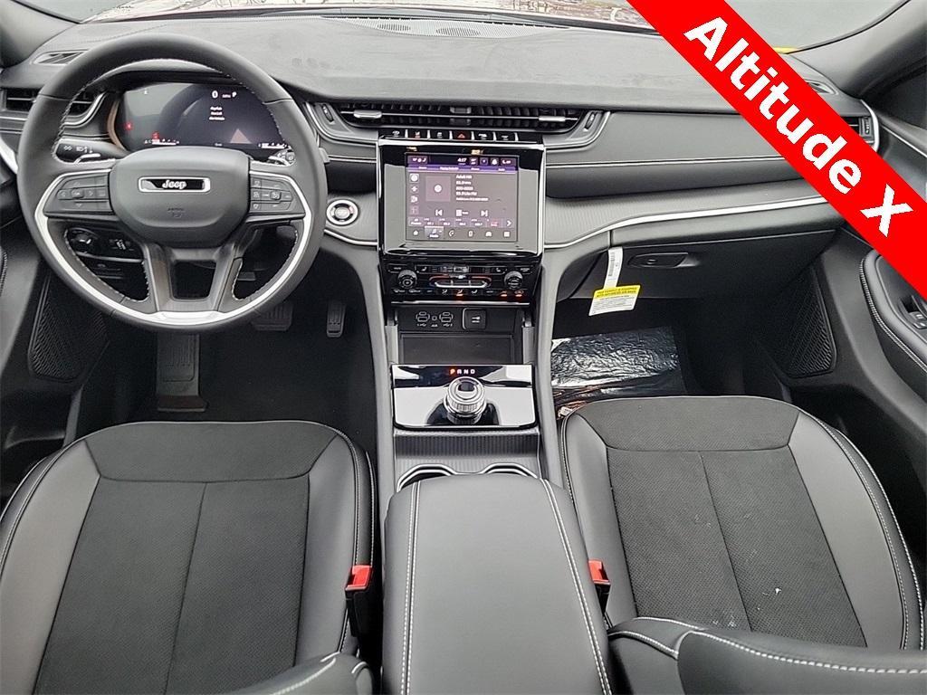 new 2025 Jeep Grand Cherokee car, priced at $40,599