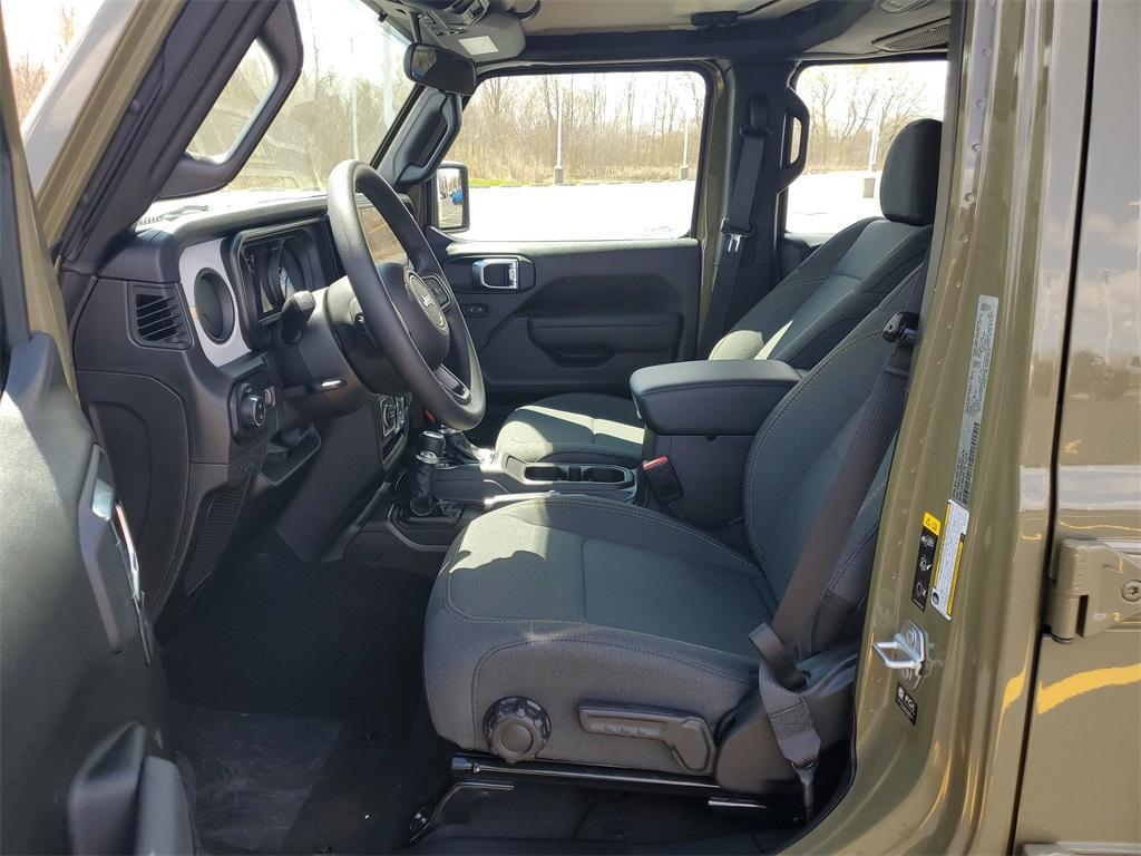 new 2025 Jeep Gladiator car, priced at $38,805