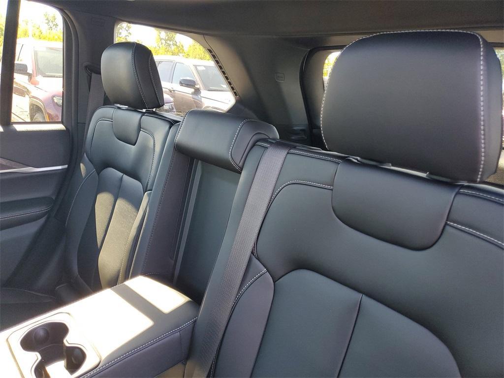 new 2025 Jeep Grand Cherokee car, priced at $43,908