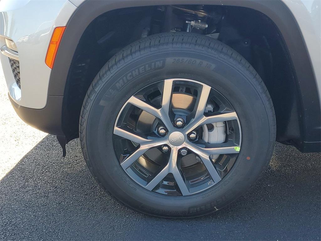 new 2025 Jeep Grand Cherokee car, priced at $43,908