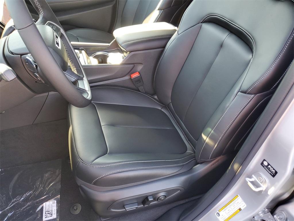 new 2025 Jeep Grand Cherokee car, priced at $43,908