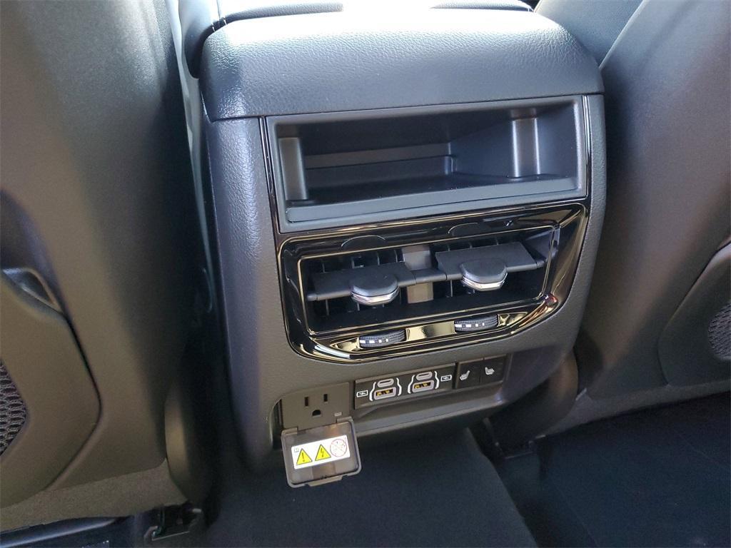 new 2025 Jeep Grand Cherokee car, priced at $43,908