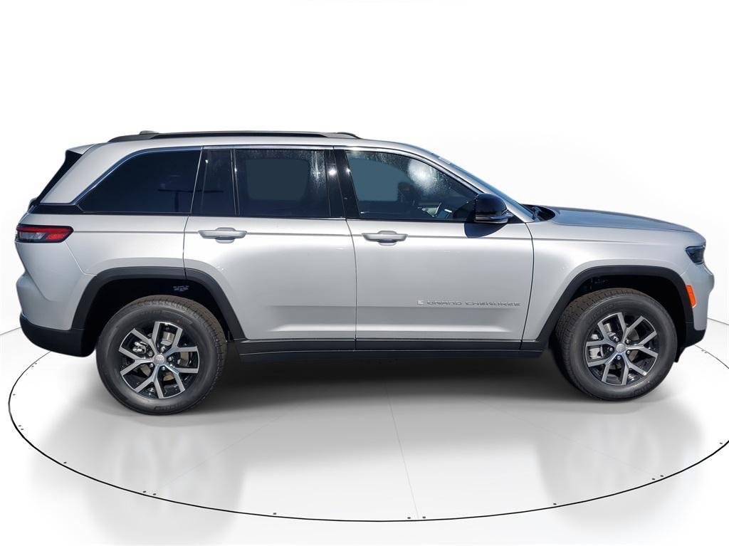 new 2025 Jeep Grand Cherokee car, priced at $43,908