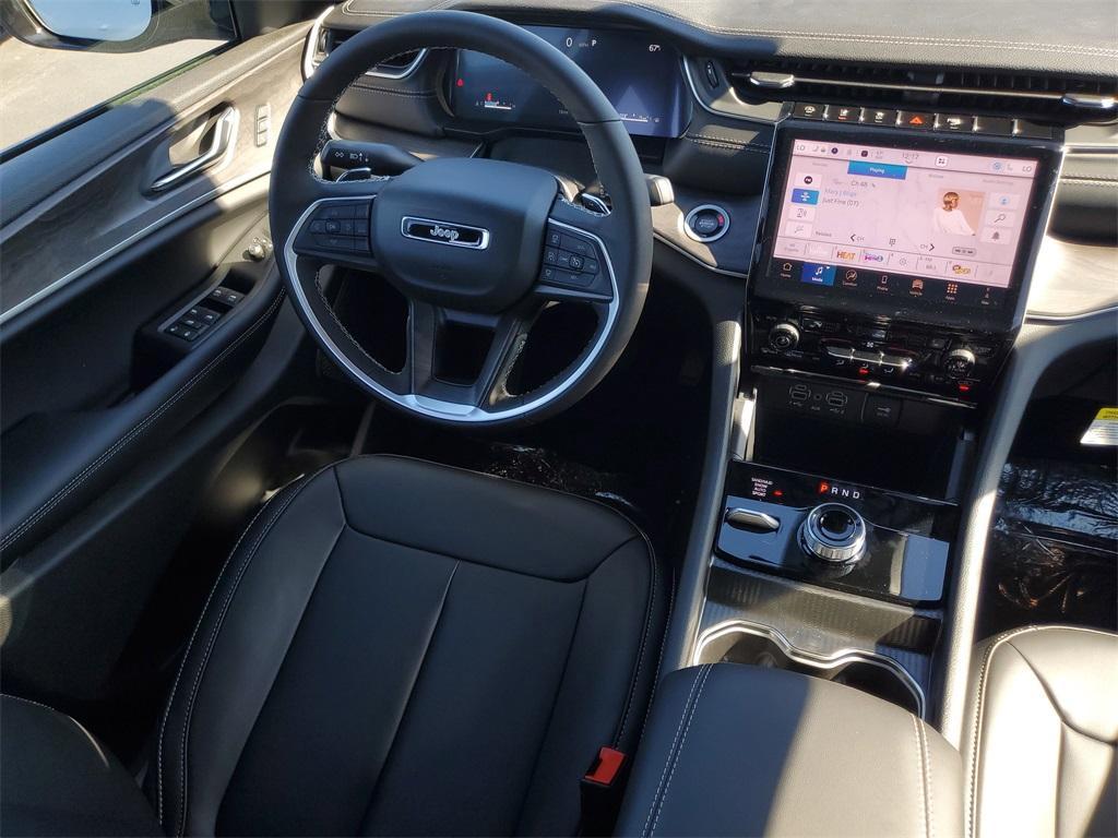 new 2025 Jeep Grand Cherokee car, priced at $43,908
