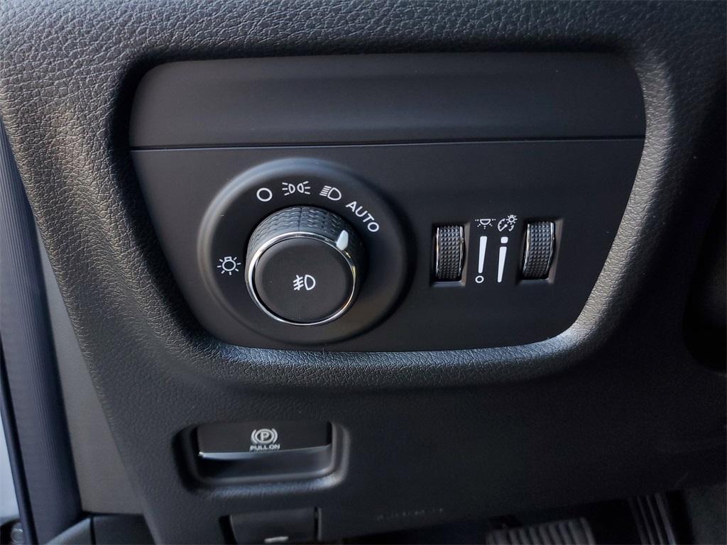 new 2025 Jeep Grand Cherokee car, priced at $43,908