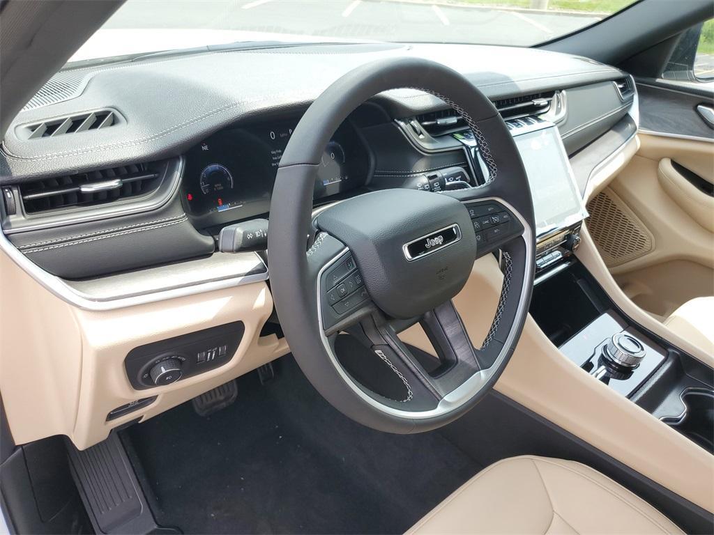 new 2025 Jeep Grand Cherokee car, priced at $45,665