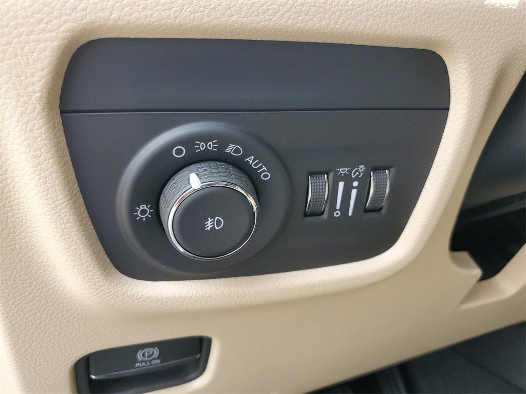 new 2025 Jeep Grand Cherokee car, priced at $45,665