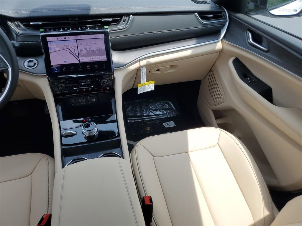 new 2025 Jeep Grand Cherokee car, priced at $45,665