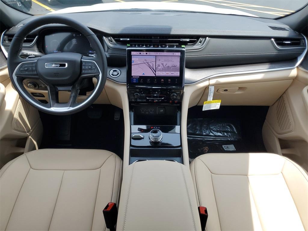 new 2025 Jeep Grand Cherokee car, priced at $45,665