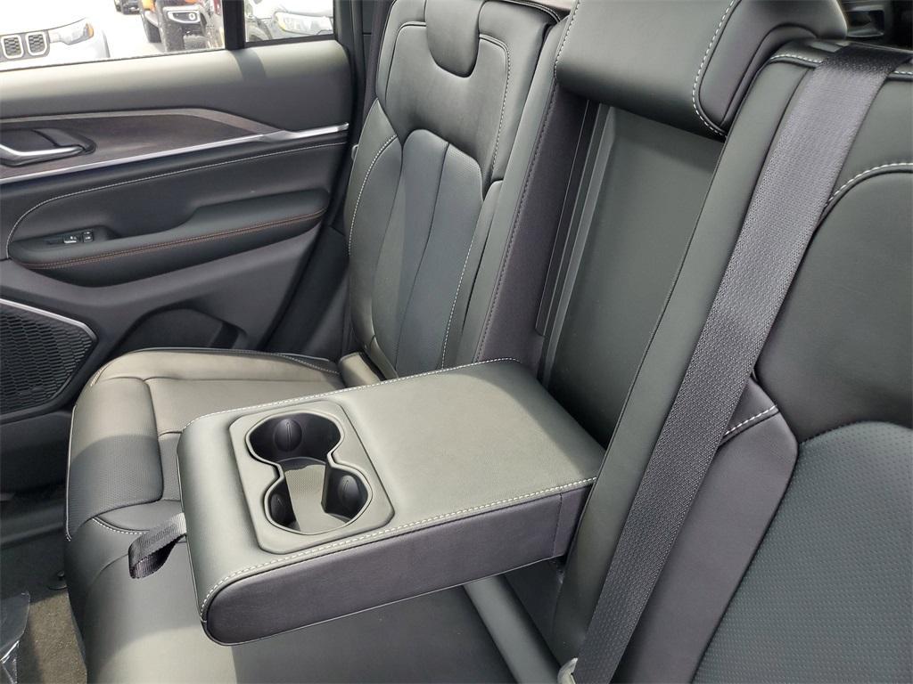new 2025 Jeep Grand Cherokee car, priced at $54,368