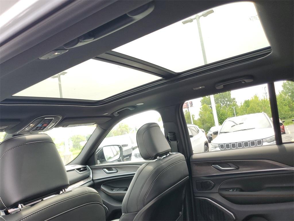 new 2025 Jeep Grand Cherokee car, priced at $54,368