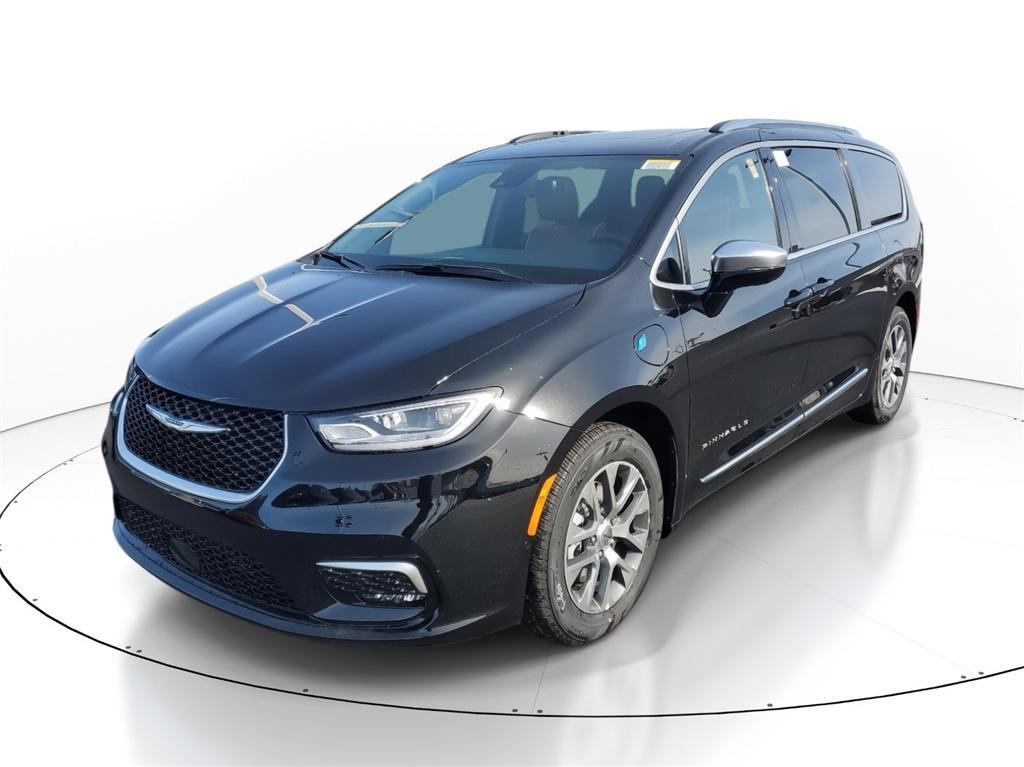 new 2025 Chrysler Pacifica Hybrid car, priced at $43,791