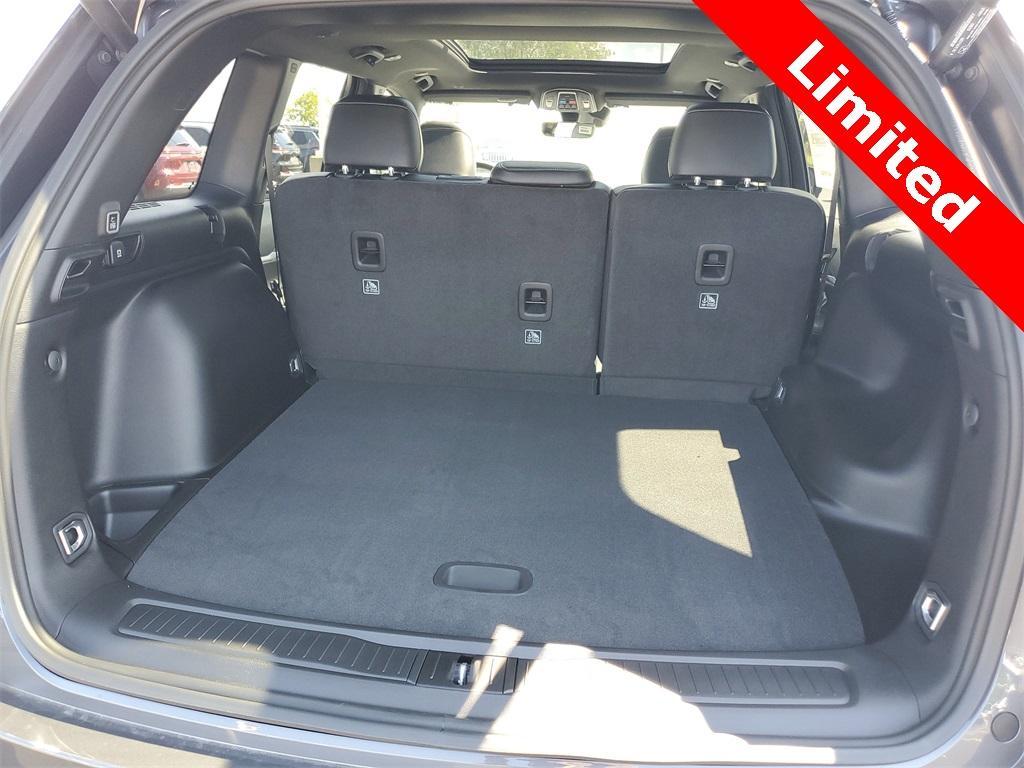 new 2025 Jeep Grand Cherokee car, priced at $44,408