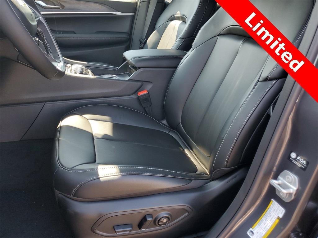 new 2025 Jeep Grand Cherokee car, priced at $44,408