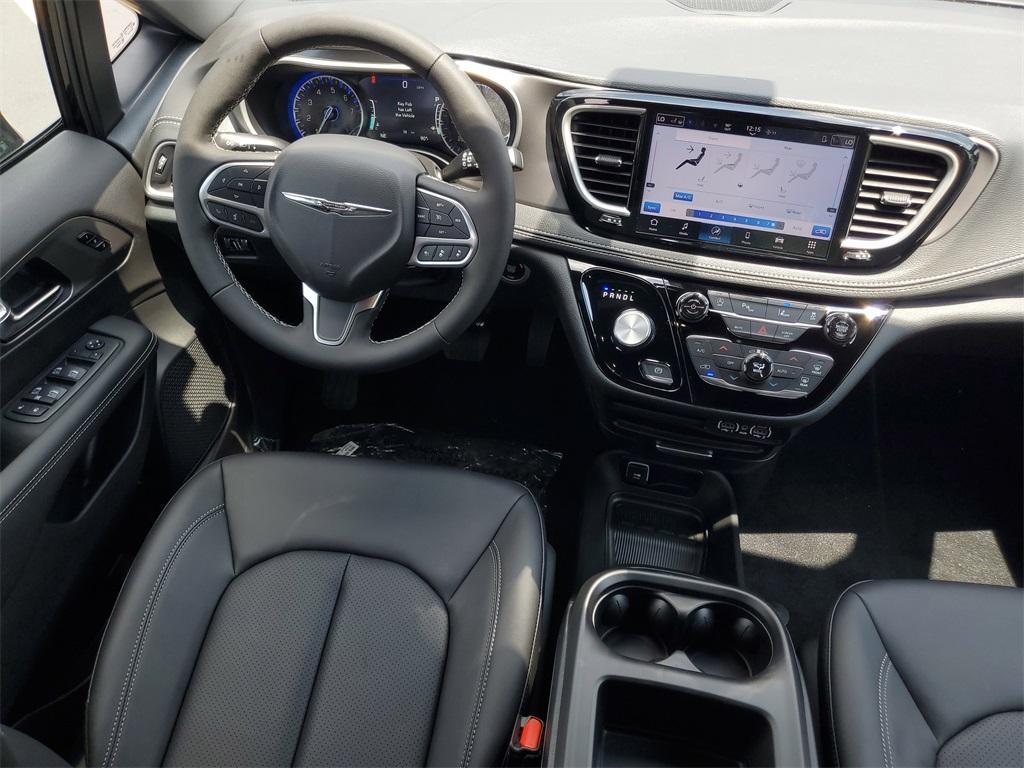 new 2025 Chrysler Pacifica car, priced at $41,768
