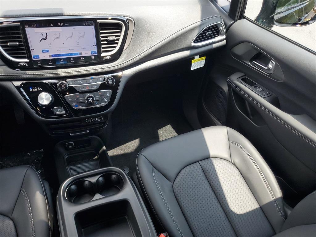 new 2025 Chrysler Pacifica car, priced at $41,768