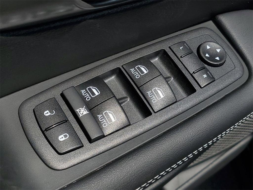new 2025 Chrysler Pacifica car, priced at $41,768