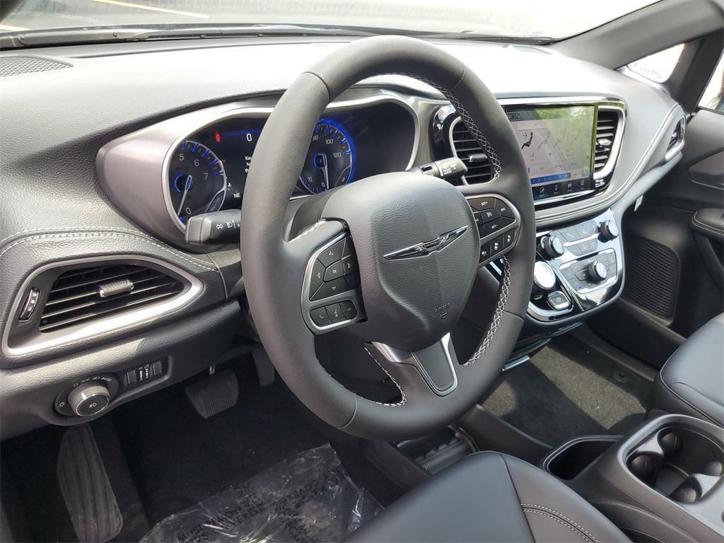 new 2025 Chrysler Pacifica car, priced at $41,768