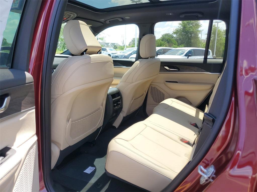 new 2025 Jeep Grand Cherokee car, priced at $39,531