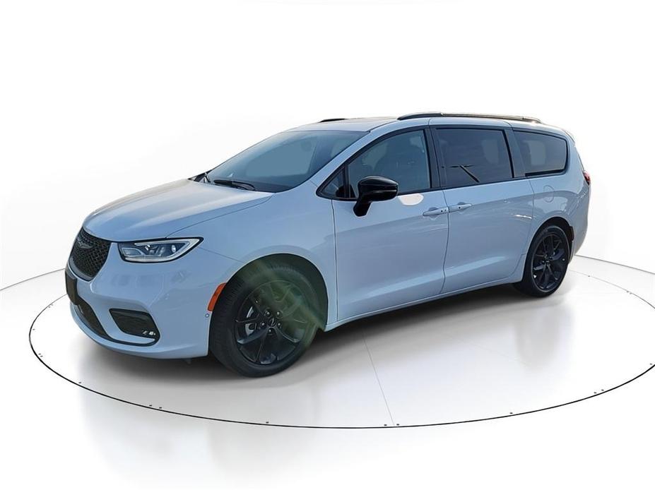 new 2024 Chrysler Pacifica car, priced at $44,866