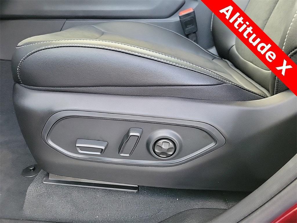 new 2025 Jeep Grand Cherokee car, priced at $40,599