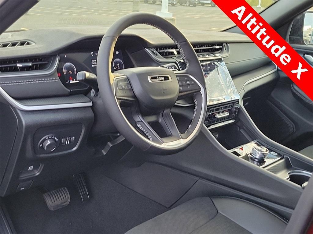 new 2025 Jeep Grand Cherokee car, priced at $40,599