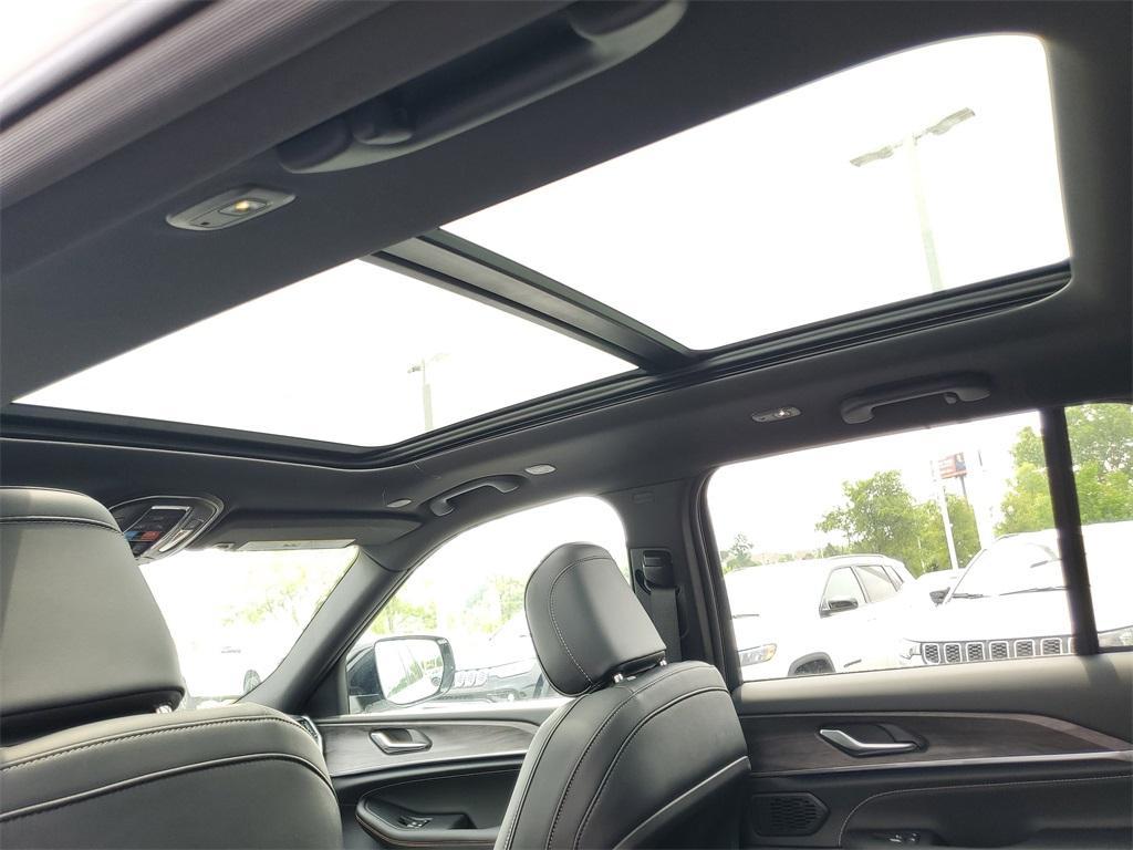 new 2025 Jeep Grand Cherokee car, priced at $50,878