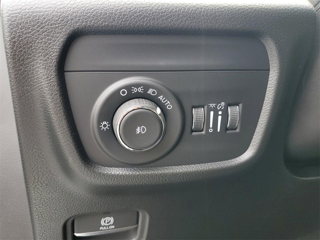new 2025 Jeep Grand Cherokee car, priced at $50,878