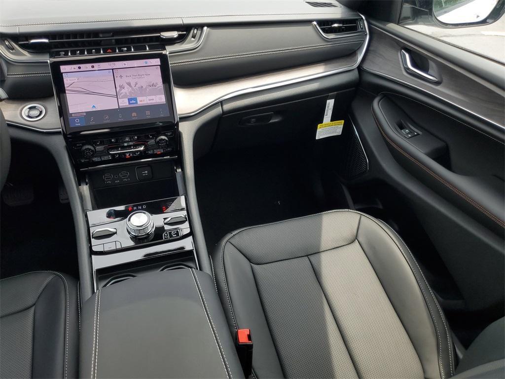 new 2025 Jeep Grand Cherokee car, priced at $50,878
