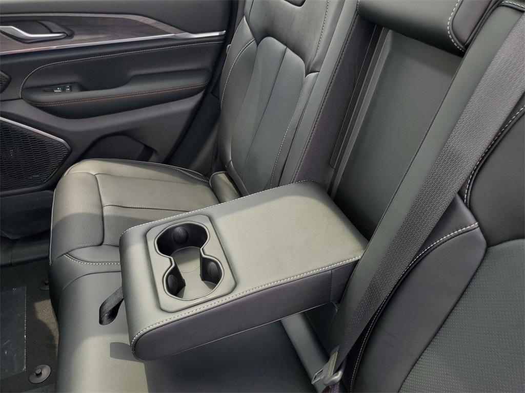 new 2025 Jeep Grand Cherokee car, priced at $50,878